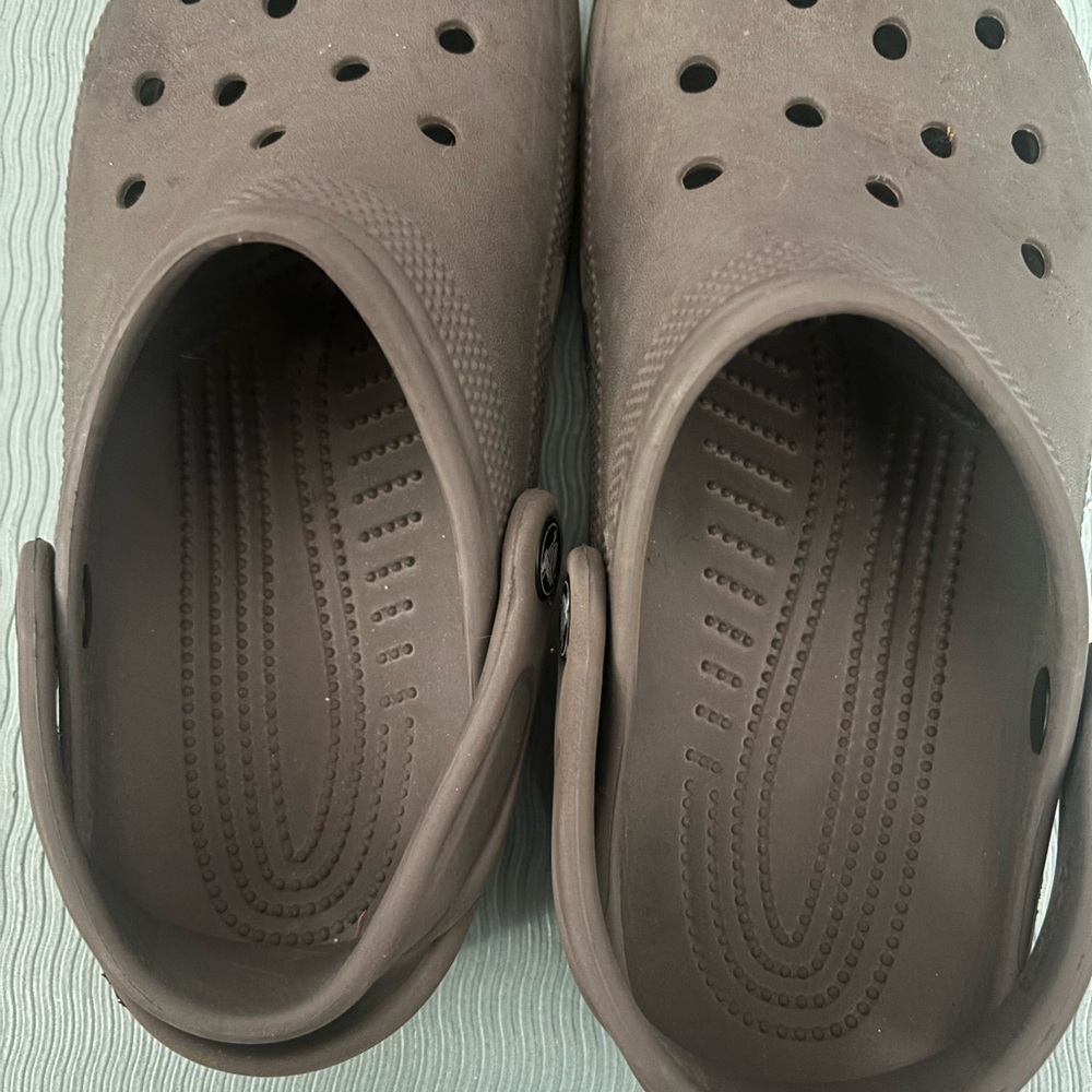 CROCS women size 6 gray  Water Shoes - Picture 3 of 7